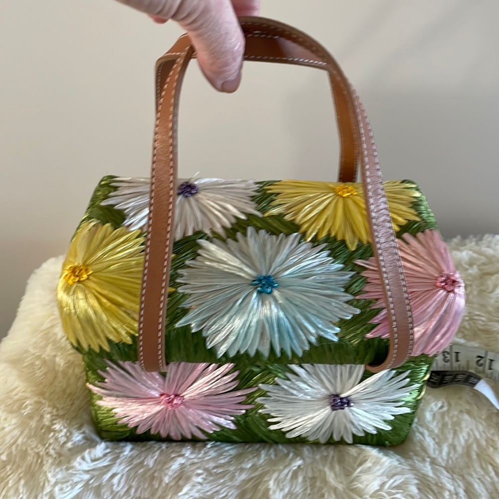 Kate spade multi color straw purse slightly used